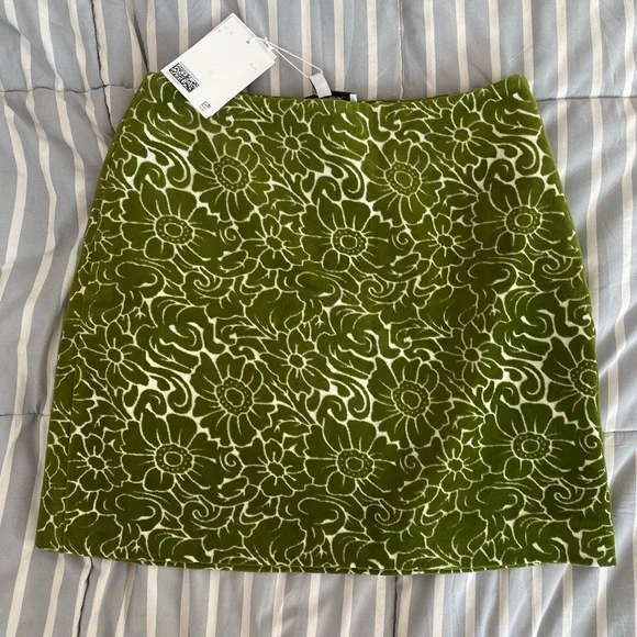& Other Stories green floral mini skirt - Picture 2 of 7